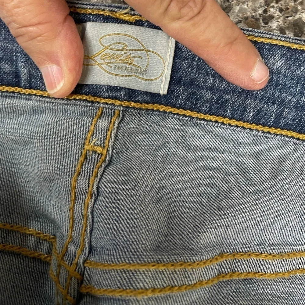 Y2K VINTAGE Levi San Francisco Strauss cropped wide leg jeans. Size 18‎
